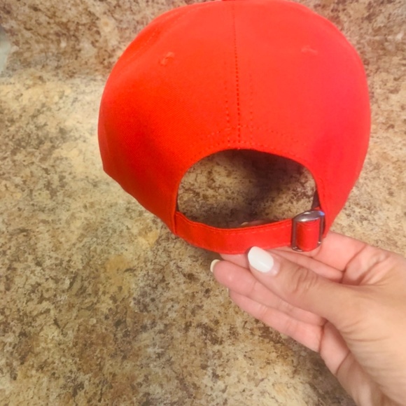 Hat‎ - Picture 2 of 4